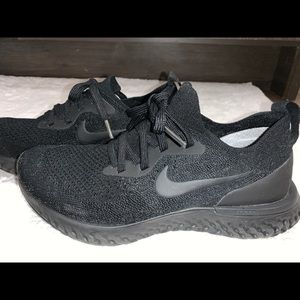 NIKE FLYKNIT EPIC REACT RUNNING SHOE
